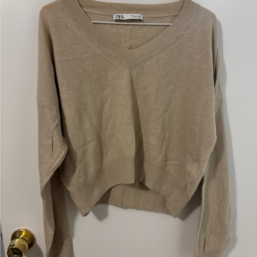Zara Women's Beige V-Neck Cropped Whimsical Bohemian Sweater